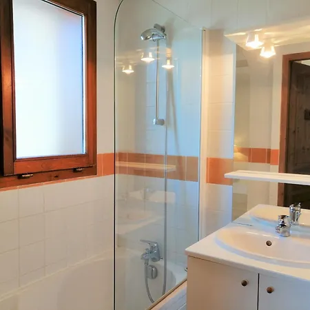 Apartment Location Saisonniere : 4 Pieces, 8 Personnes, Au Pied Des Remontees Mecaniques A 1100 - Fr-1-412-46 Morillon