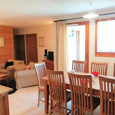 Apartment Location Saisonniere : 4 Pieces, 8 Personnes, Au Pied Des Remontees Mecaniques A 1100 - Fr-1-412-46 *