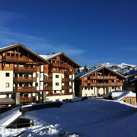 Apartment Location Saisonniere : 4 Pieces, 8 Personnes, Au Pied Des Remontees Mecaniques A 1100 - Fr-1-412-46 *