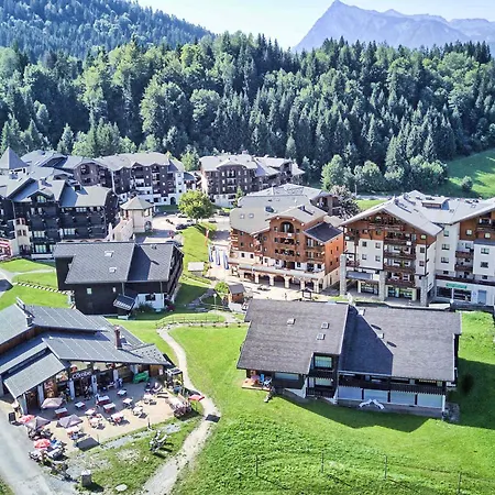 Apartment Location Saisonniere : 4 Pieces, 8 Personnes, Au Pied Des Remontees Mecaniques A 1100 - Fr-1-412-46 *